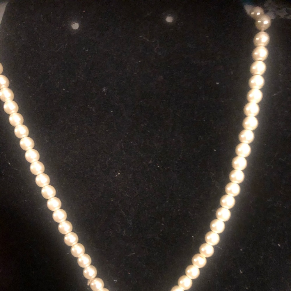 Beautiful Vintage pearls with crystal pendent